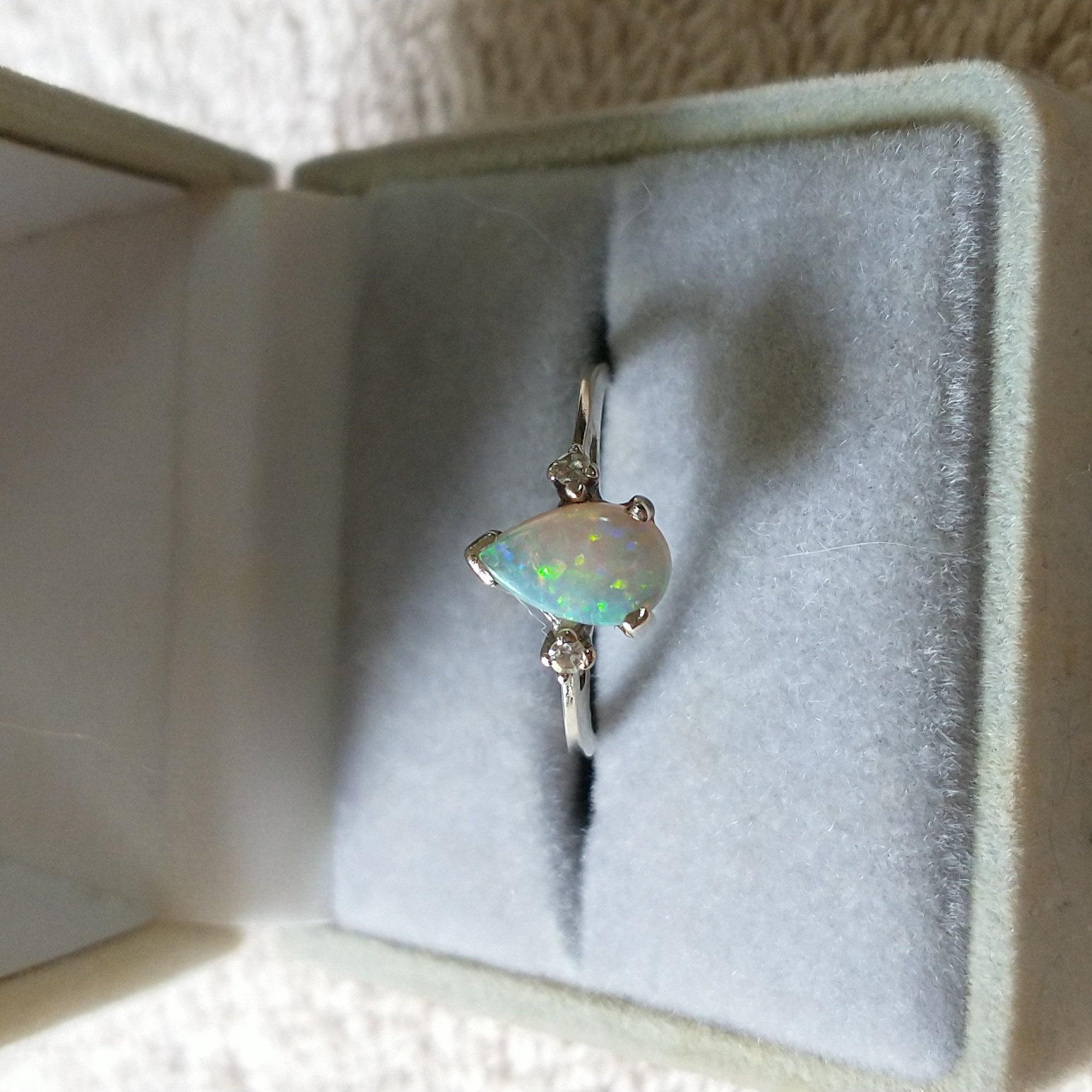 10k Solid White Gold Opal Ring.